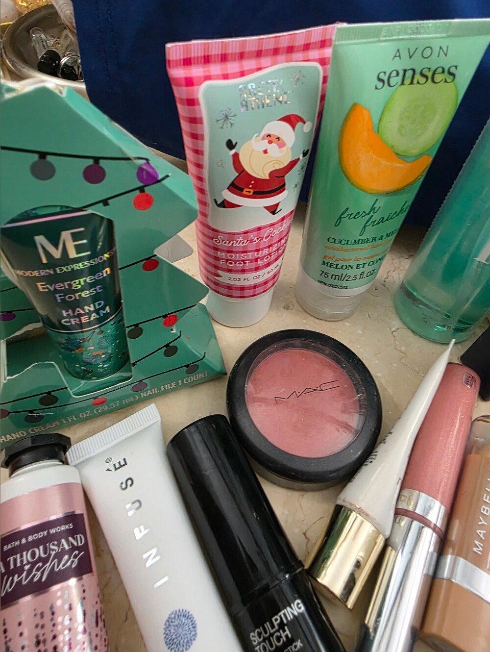 Bundle Cosmetic - Picture 3 of 7